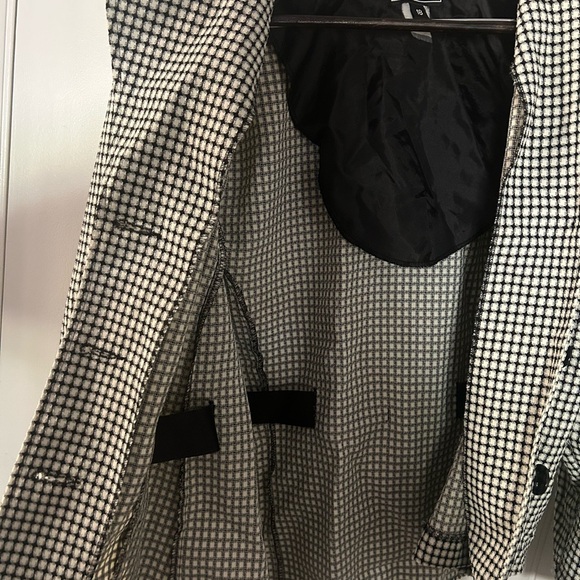 Top Nice ladies top- size 18 by “sweet sixteen” great price! - Picture 3 of 5